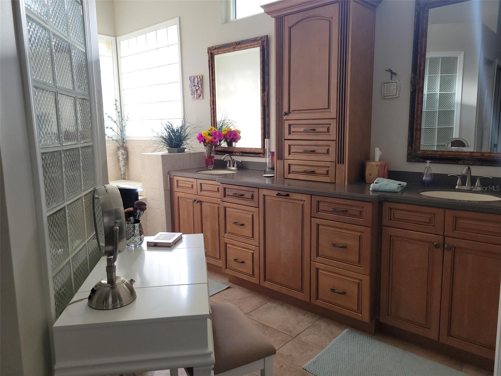 961 LIVE OAK AVE NE, ST PETERSBURG, FL, 33703