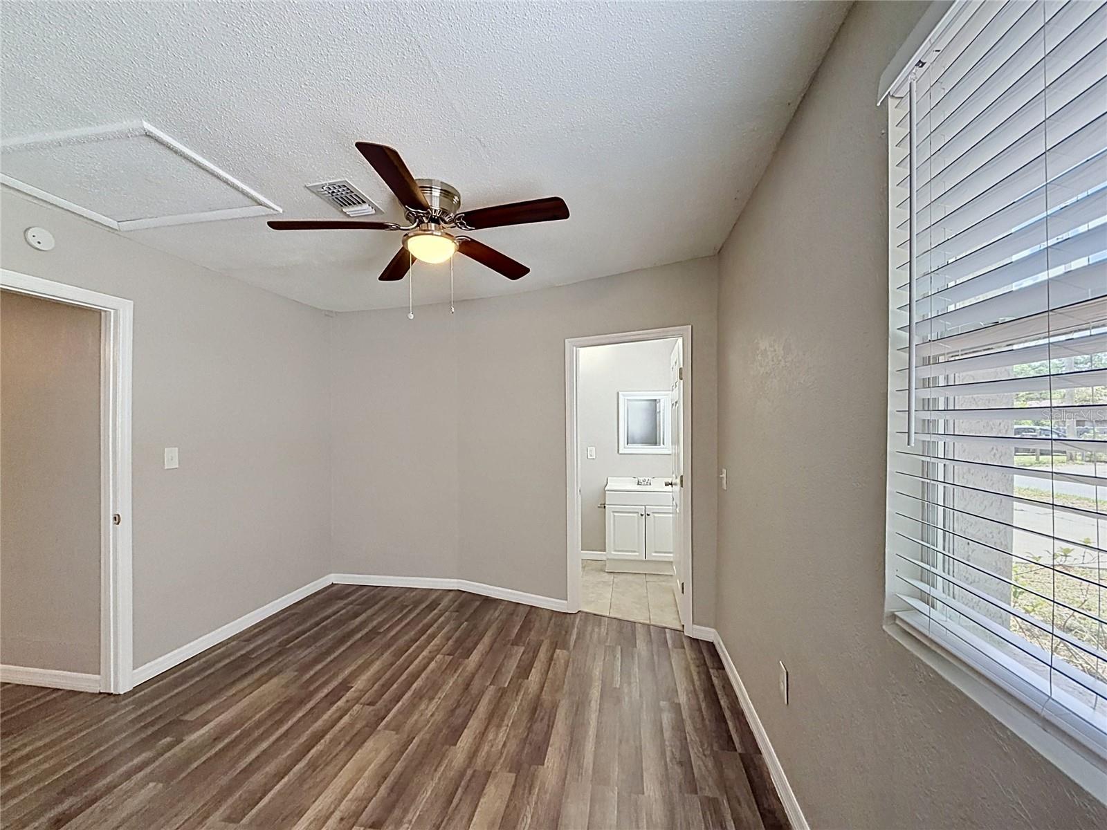 1913 W HANNA AVE, TAMPA, FL, 33604