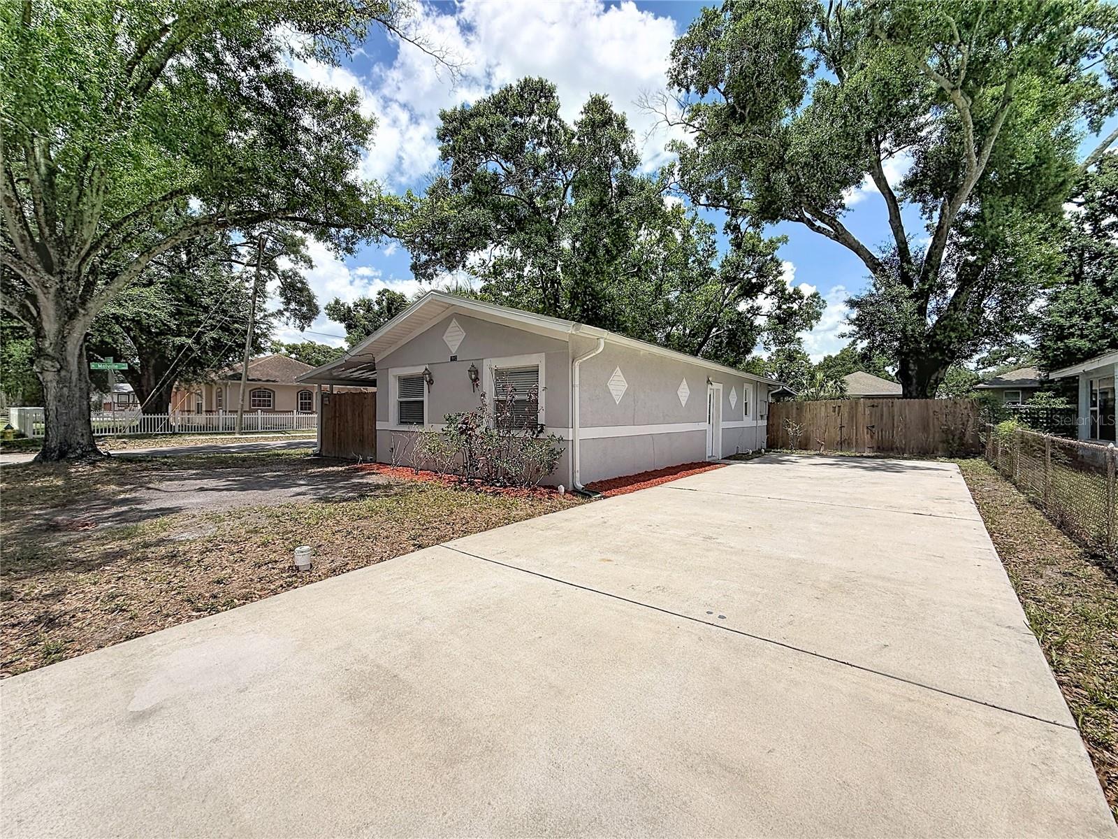 1913 W HANNA AVE, TAMPA, FL, 33604
