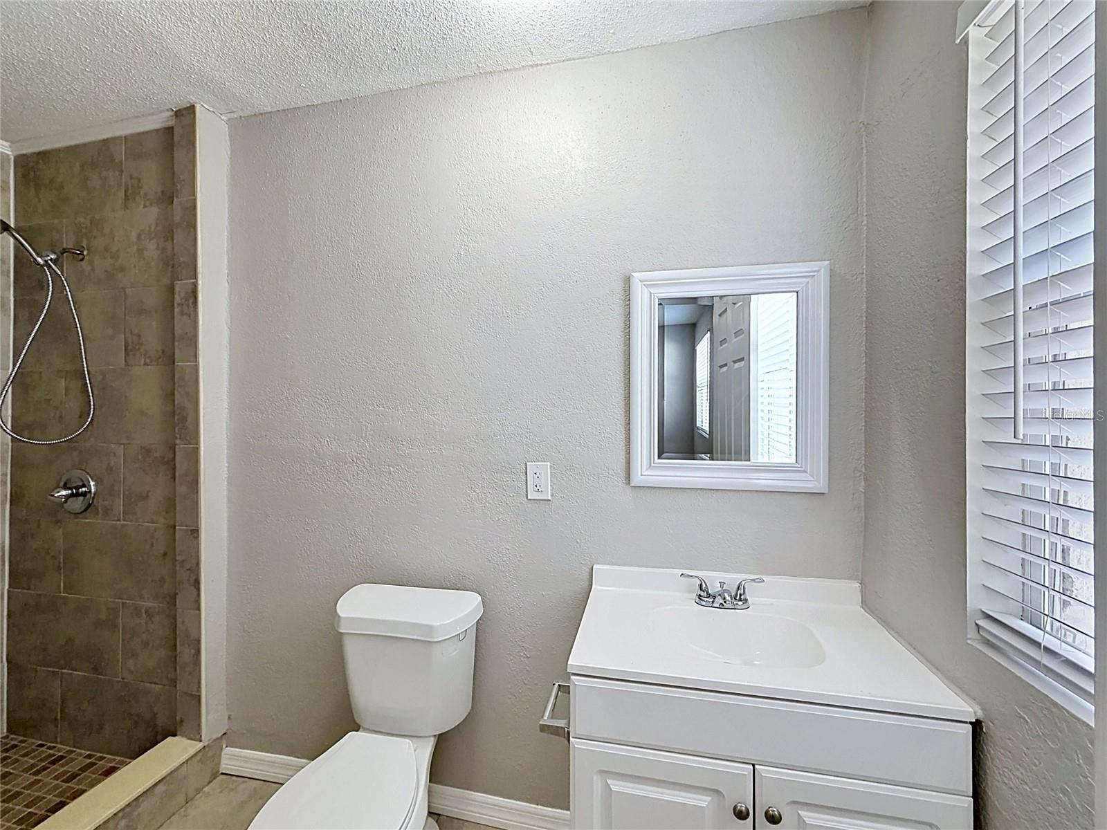 1913 W HANNA AVE, TAMPA, FL, 33604