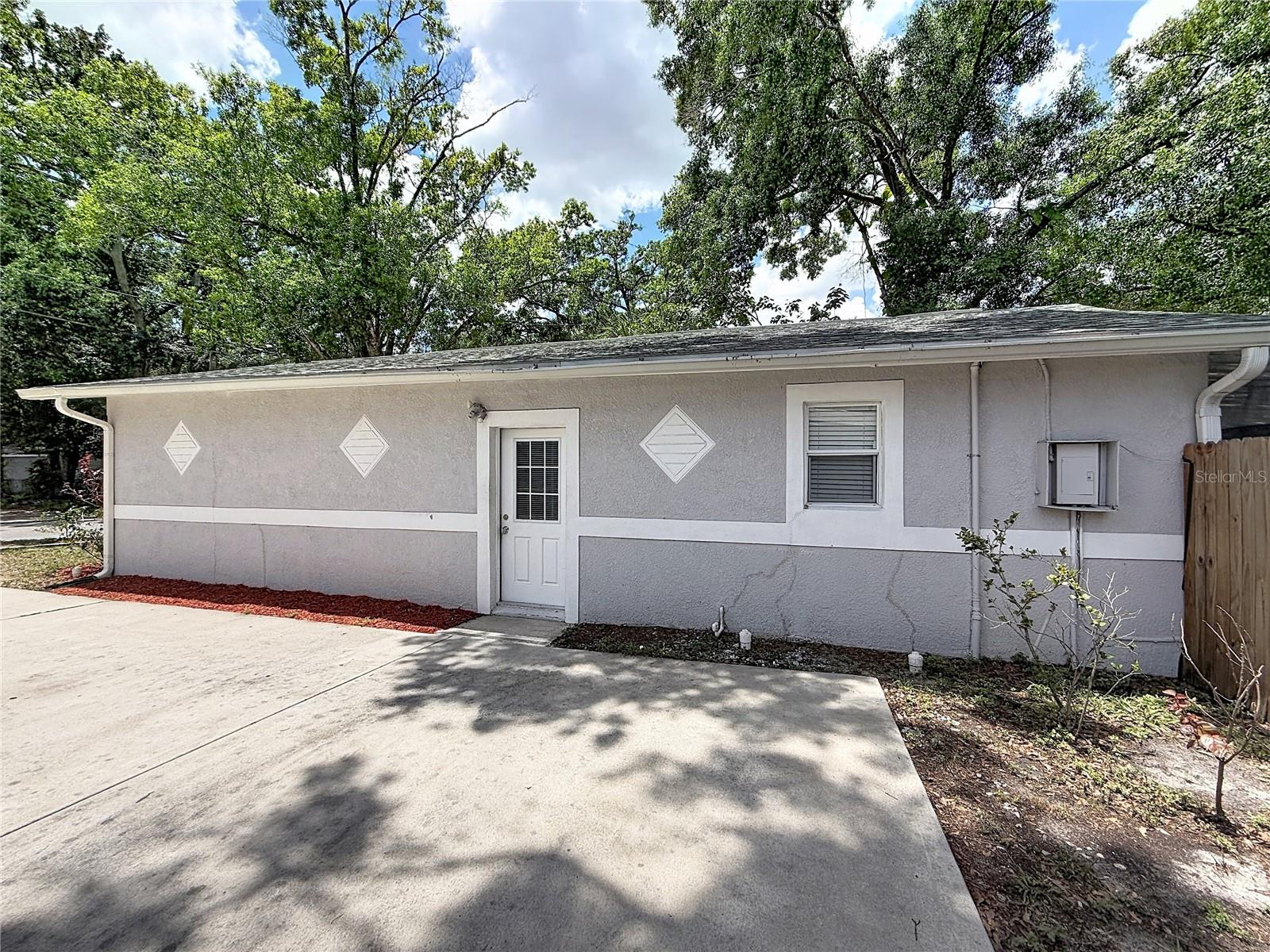 1913 W HANNA AVE, TAMPA, FL, 33604