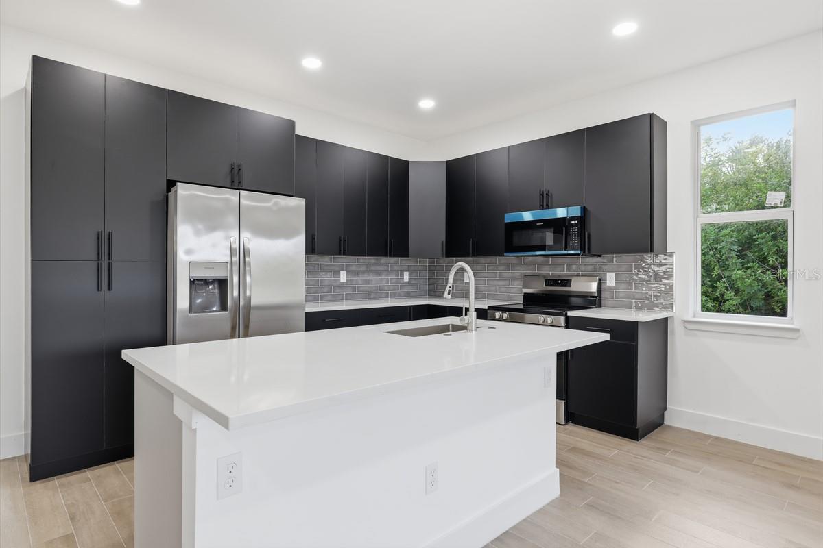 500 SUNSET RD N, ROTONDA WEST, FL, 33947