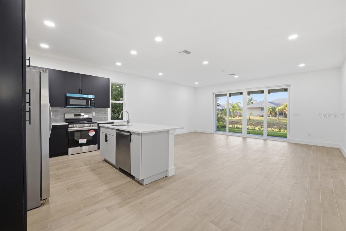 500 SUNSET RD N, ROTONDA WEST, FL, 33947