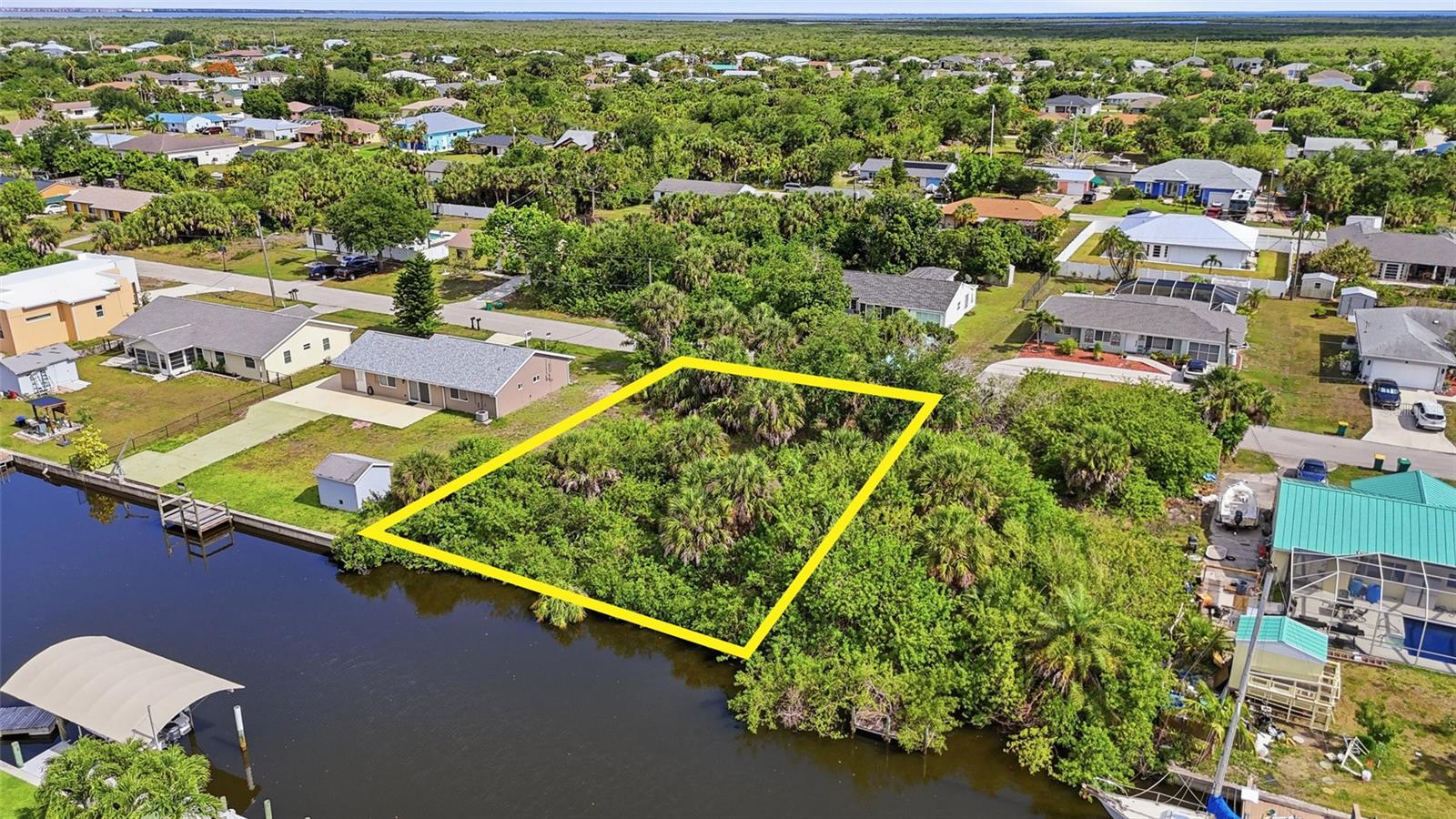 18318 VAN NUYS CIR, PORT CHARLOTTE, FL, 33948