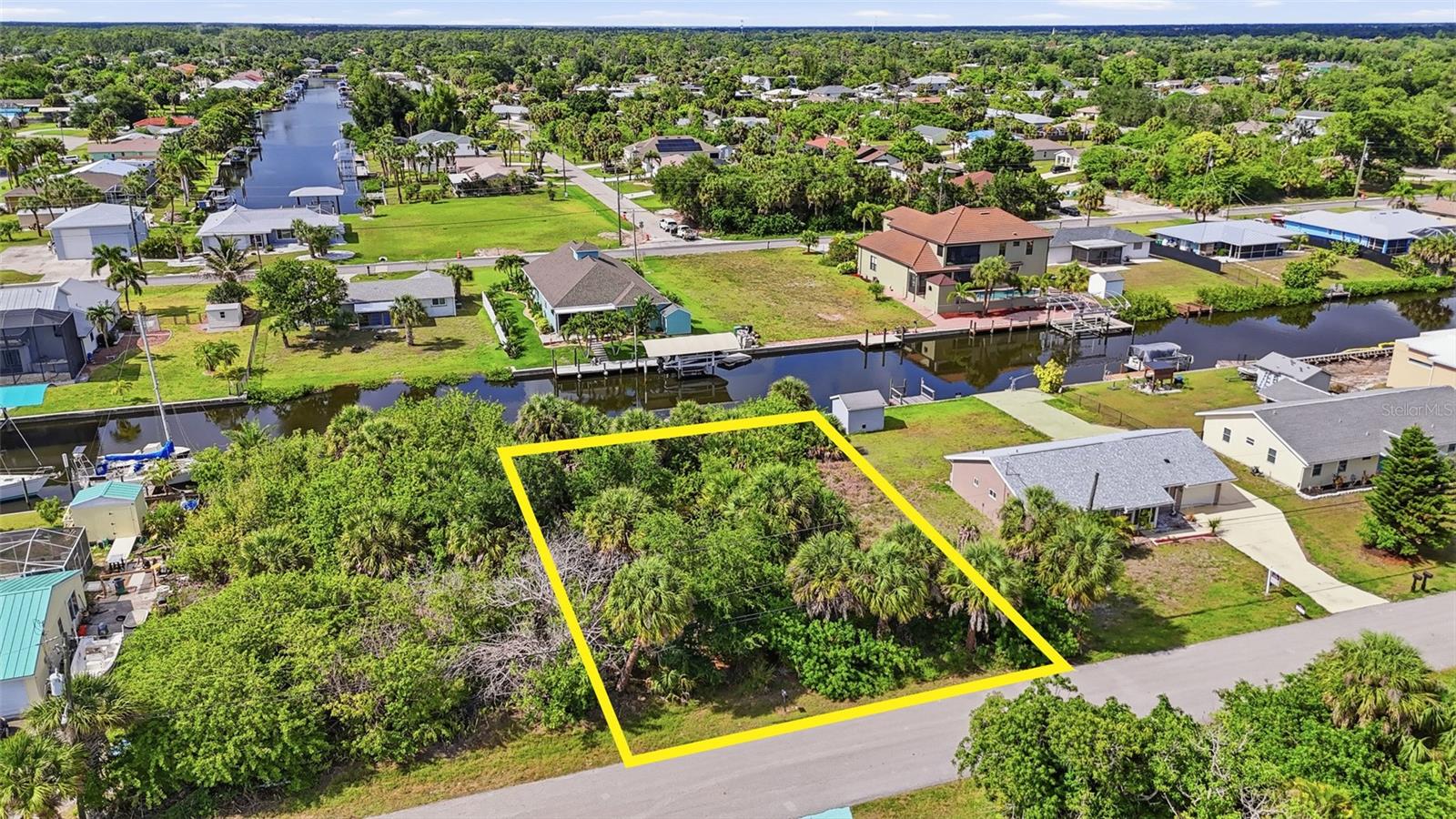 18318 VAN NUYS CIR, PORT CHARLOTTE, FL, 33948