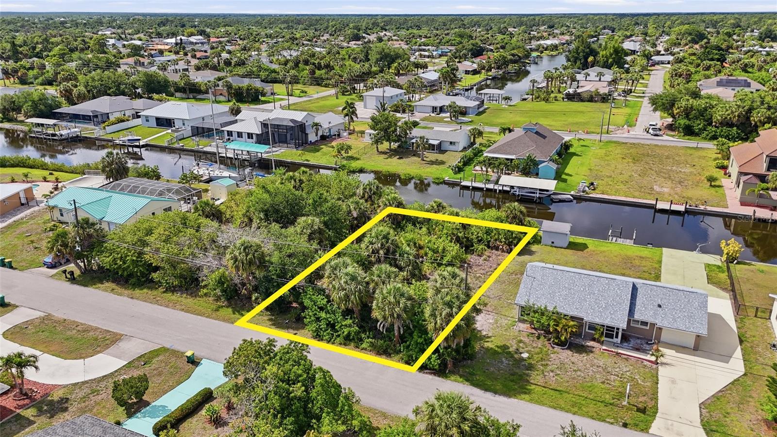 18318 VAN NUYS CIR, PORT CHARLOTTE, FL, 33948