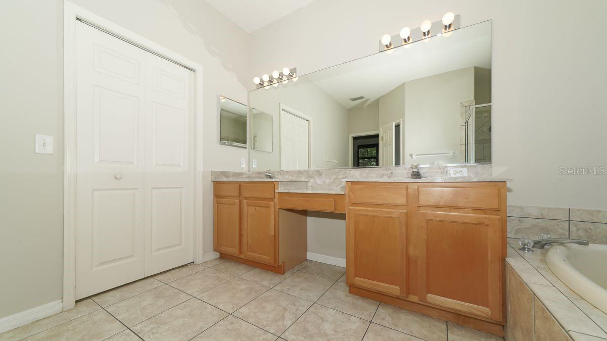 5453 NEW COVINGTON DR, SARASOTA, FL, 34233
