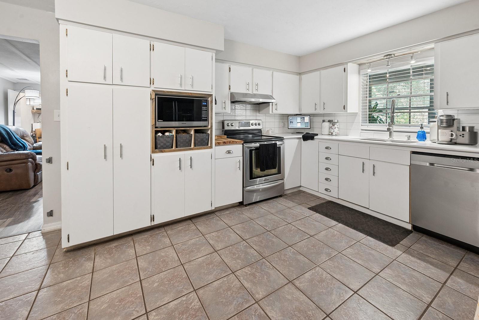 917 SW 2ND AVE, TRENTON, FL, 32693