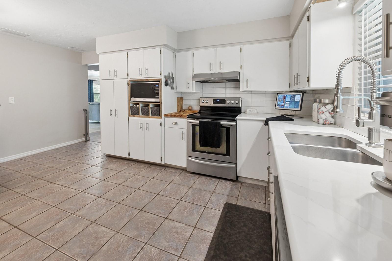 917 SW 2ND AVE, TRENTON, FL, 32693