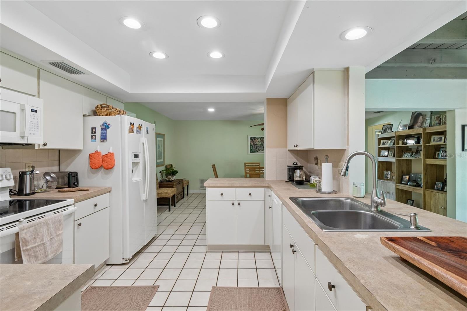 1251 HOLIDAY DRIVE, TARPON SPRINGS, FL, 34689