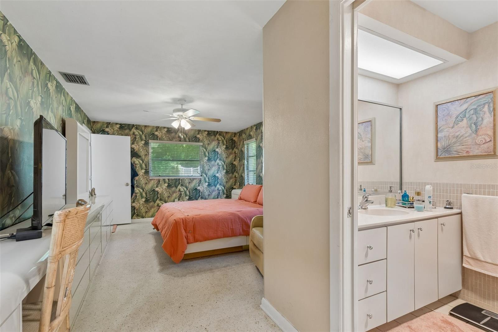 1251 HOLIDAY DRIVE, TARPON SPRINGS, FL, 34689
