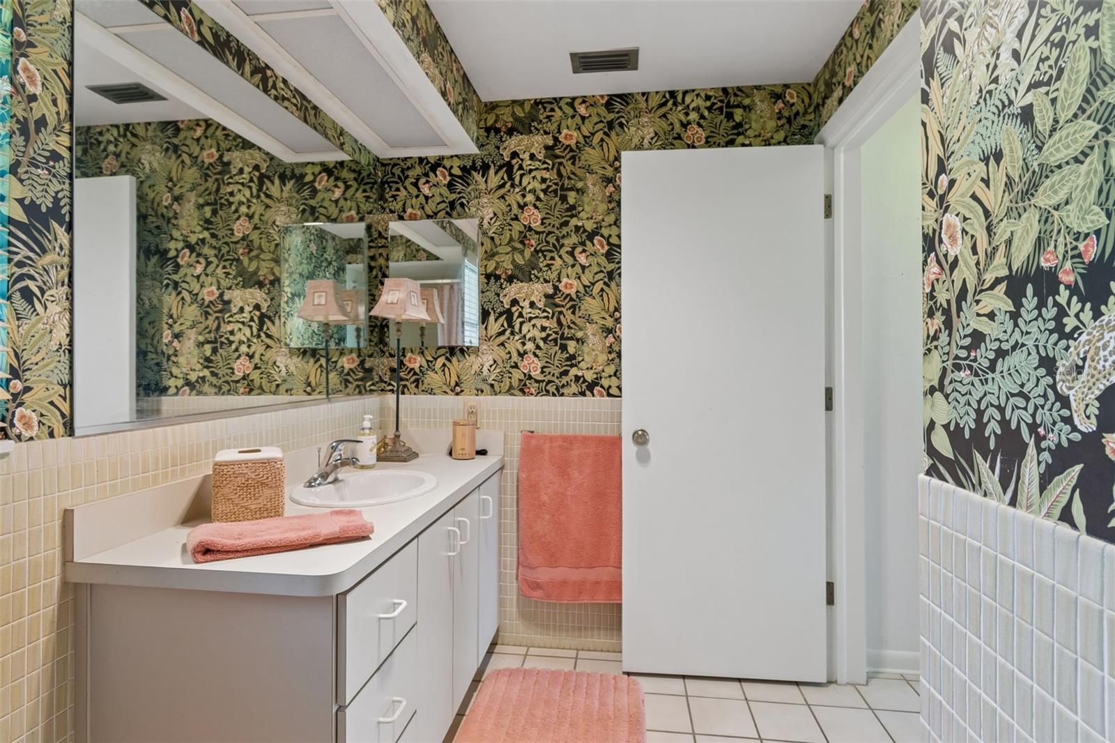 1251 HOLIDAY DRIVE, TARPON SPRINGS, FL, 34689