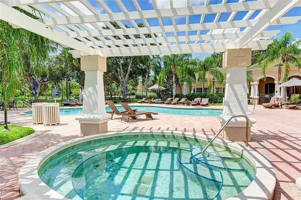 5152 NORTHRIDGE RD #302, SARASOTA, FL, 34238