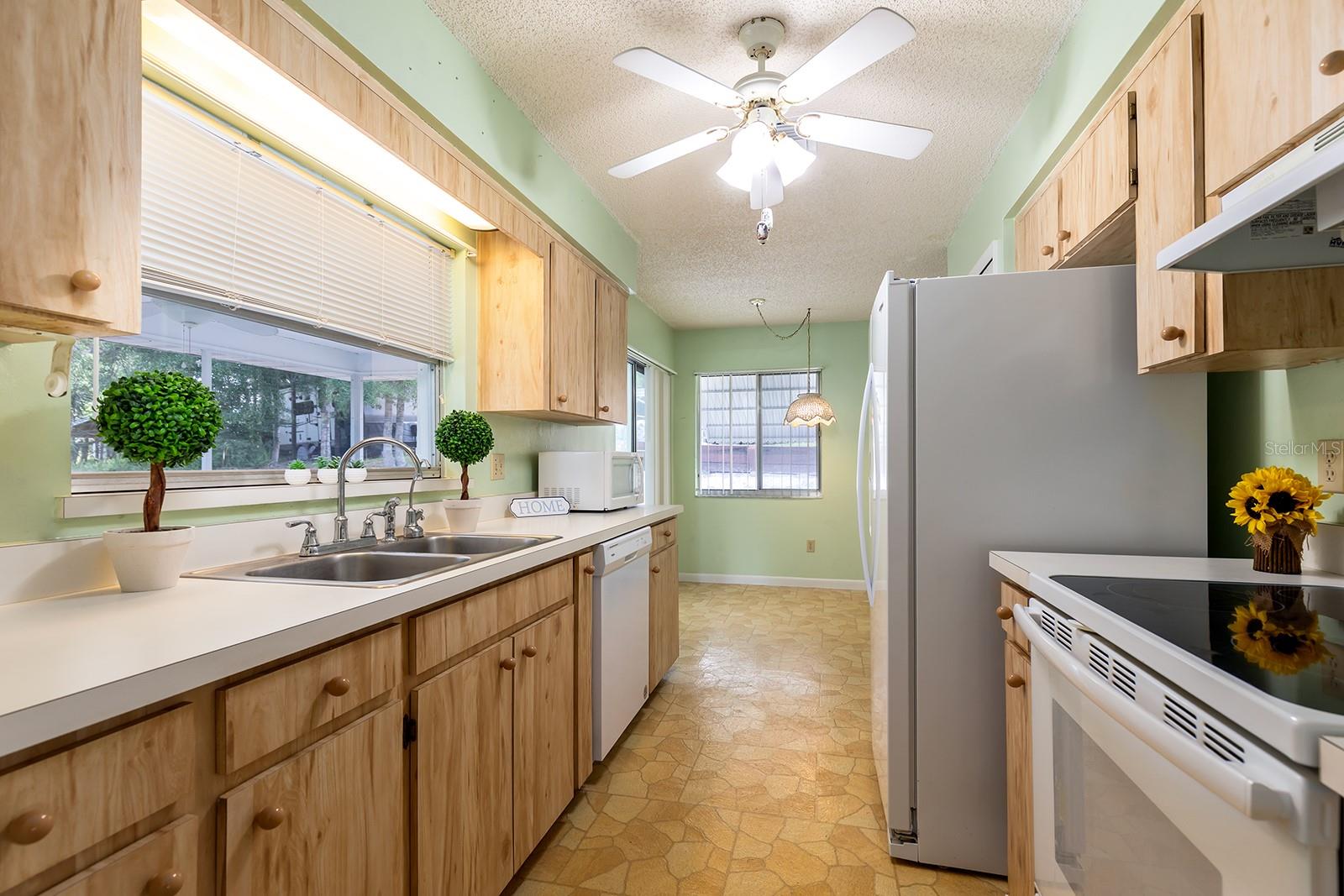 742 ARMADILLO DR, DELTONA, FL, 32725