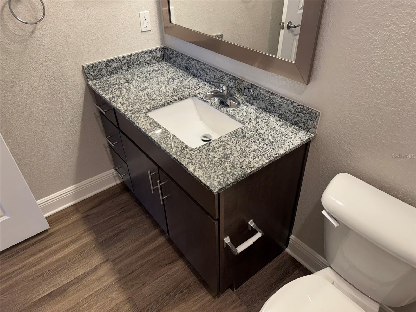 2420 ANN ROU RD #201, TAVARES, FL, 32778