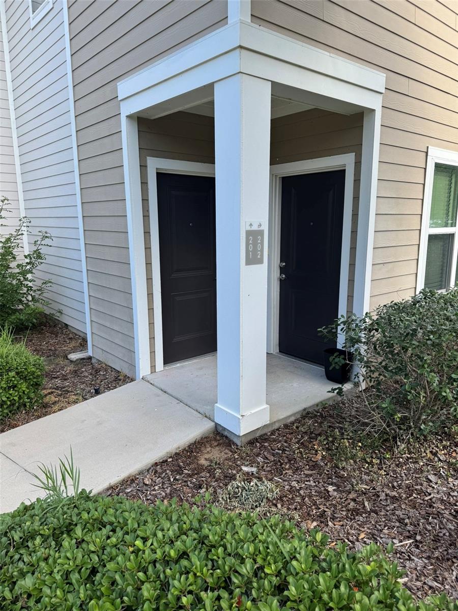 2420 ANN ROU RD #201, TAVARES, FL, 32778