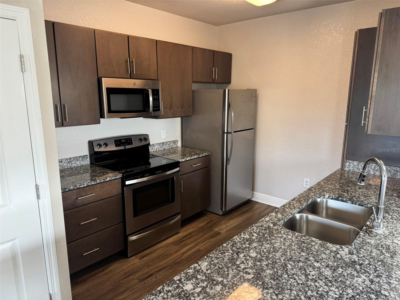 2420 ANN ROU RD #201, TAVARES, FL, 32778