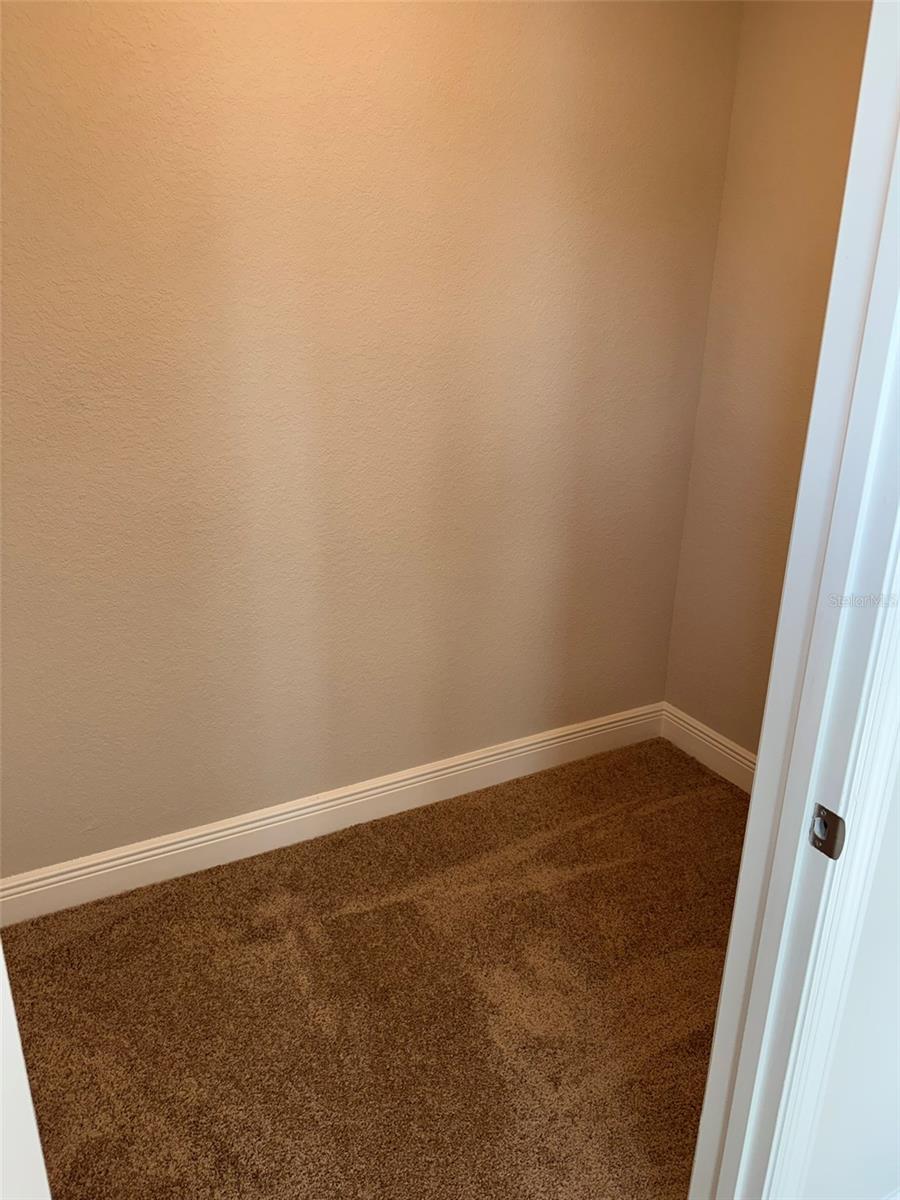 2420 ANN ROU RD #201, TAVARES, FL, 32778
