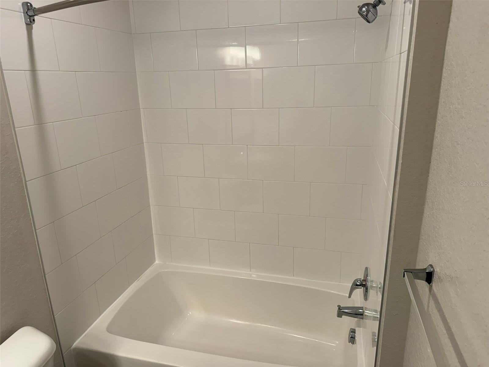 2420 ANN ROU RD #201, TAVARES, FL, 32778