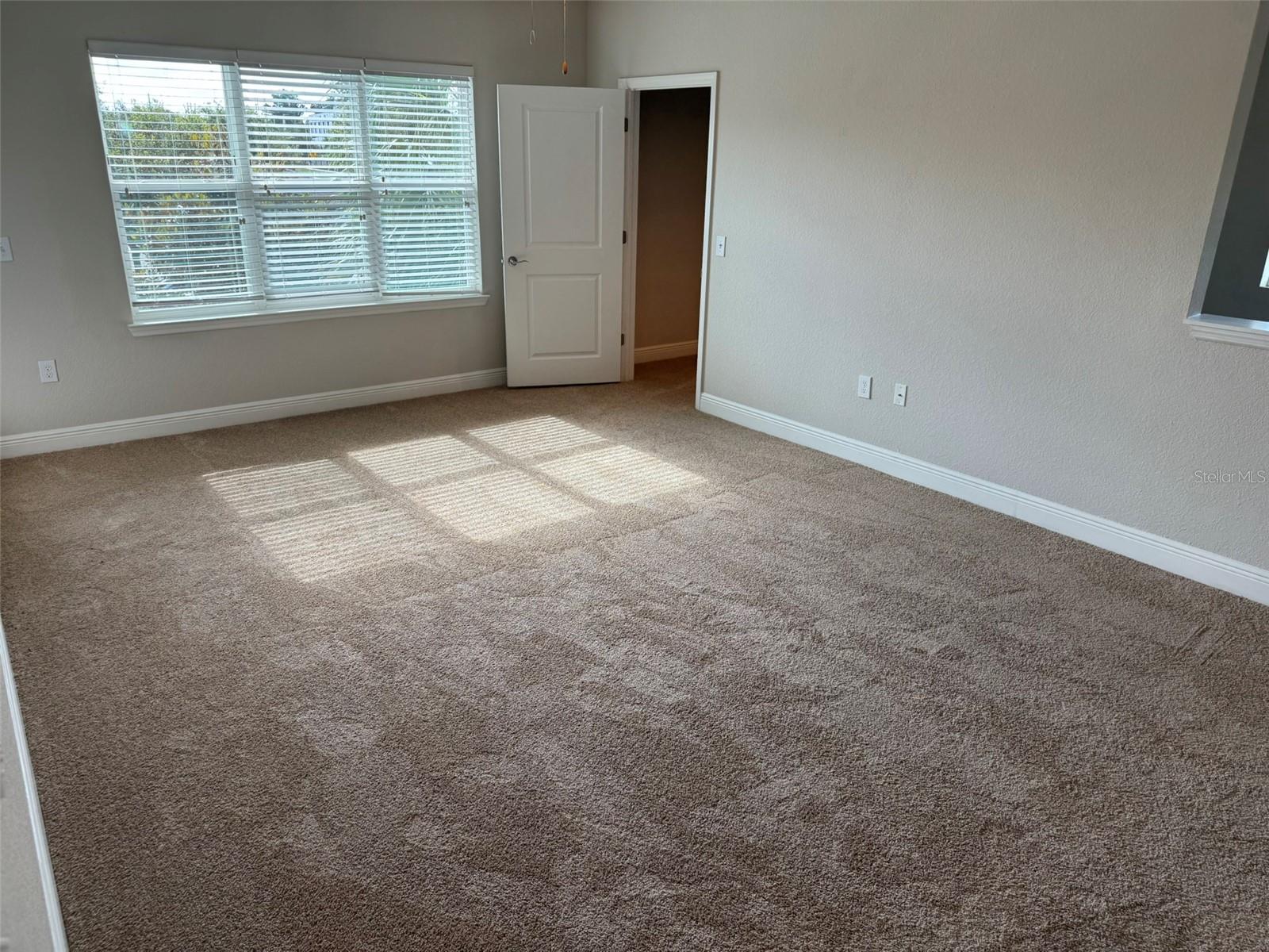2420 ANN ROU RD #201, TAVARES, FL, 32778