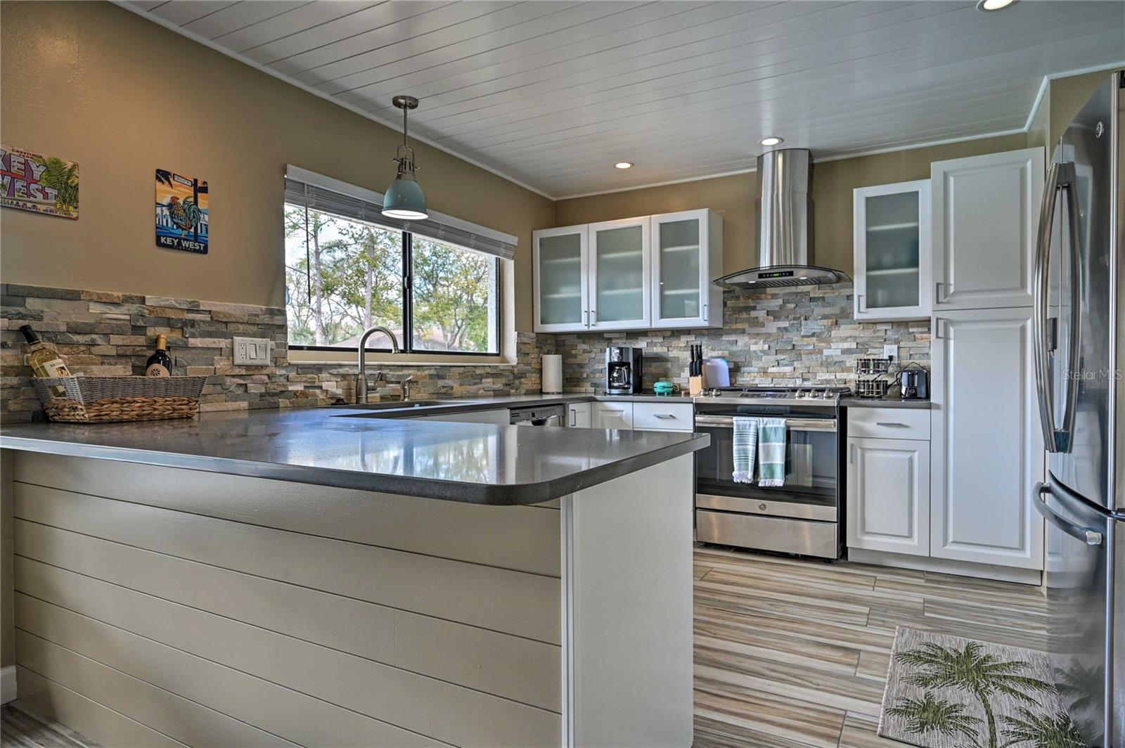 5120 NASHVILLE DR, TAMPA, FL, 33624