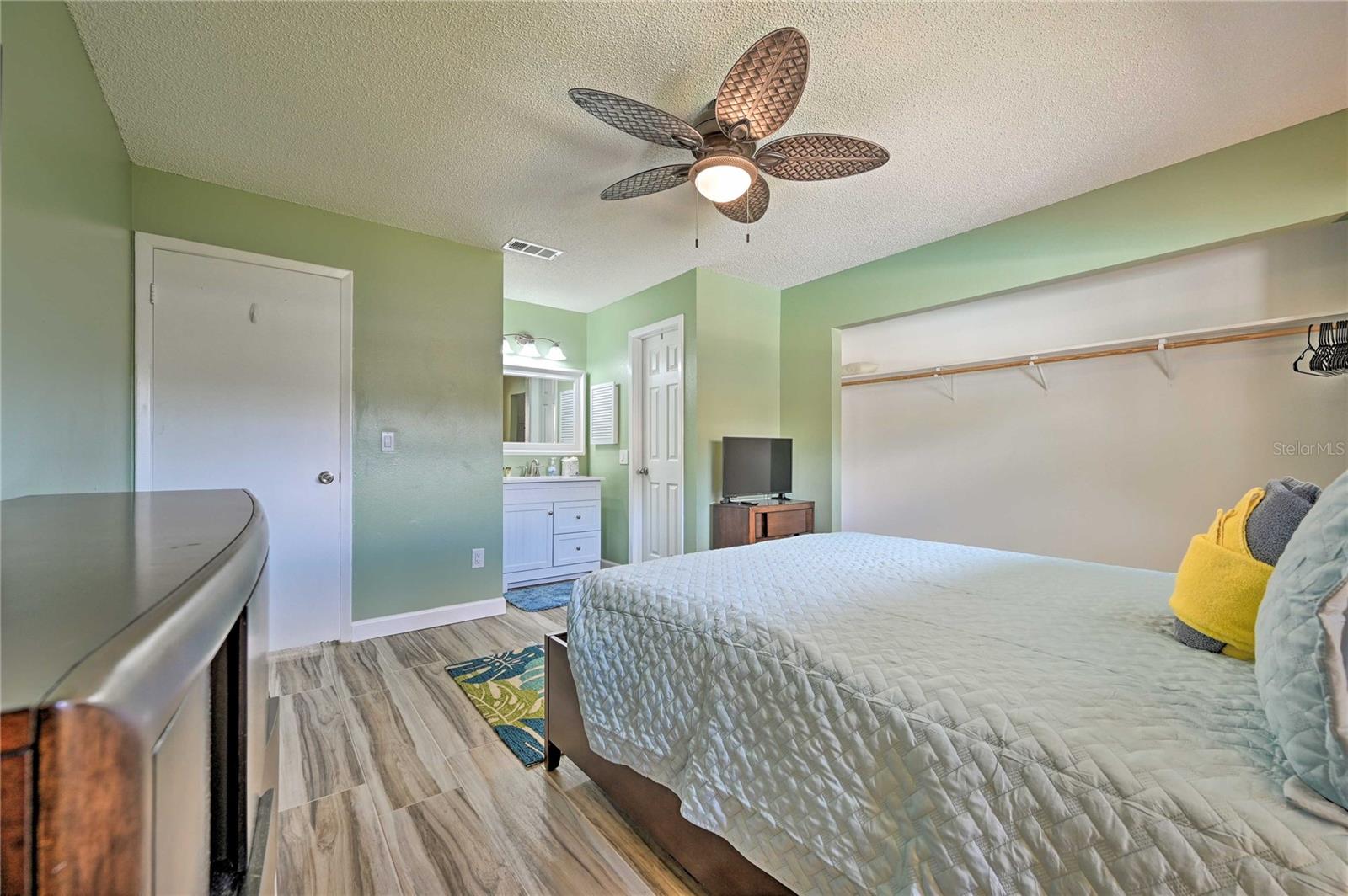 5120 NASHVILLE DR, TAMPA, FL, 33624
