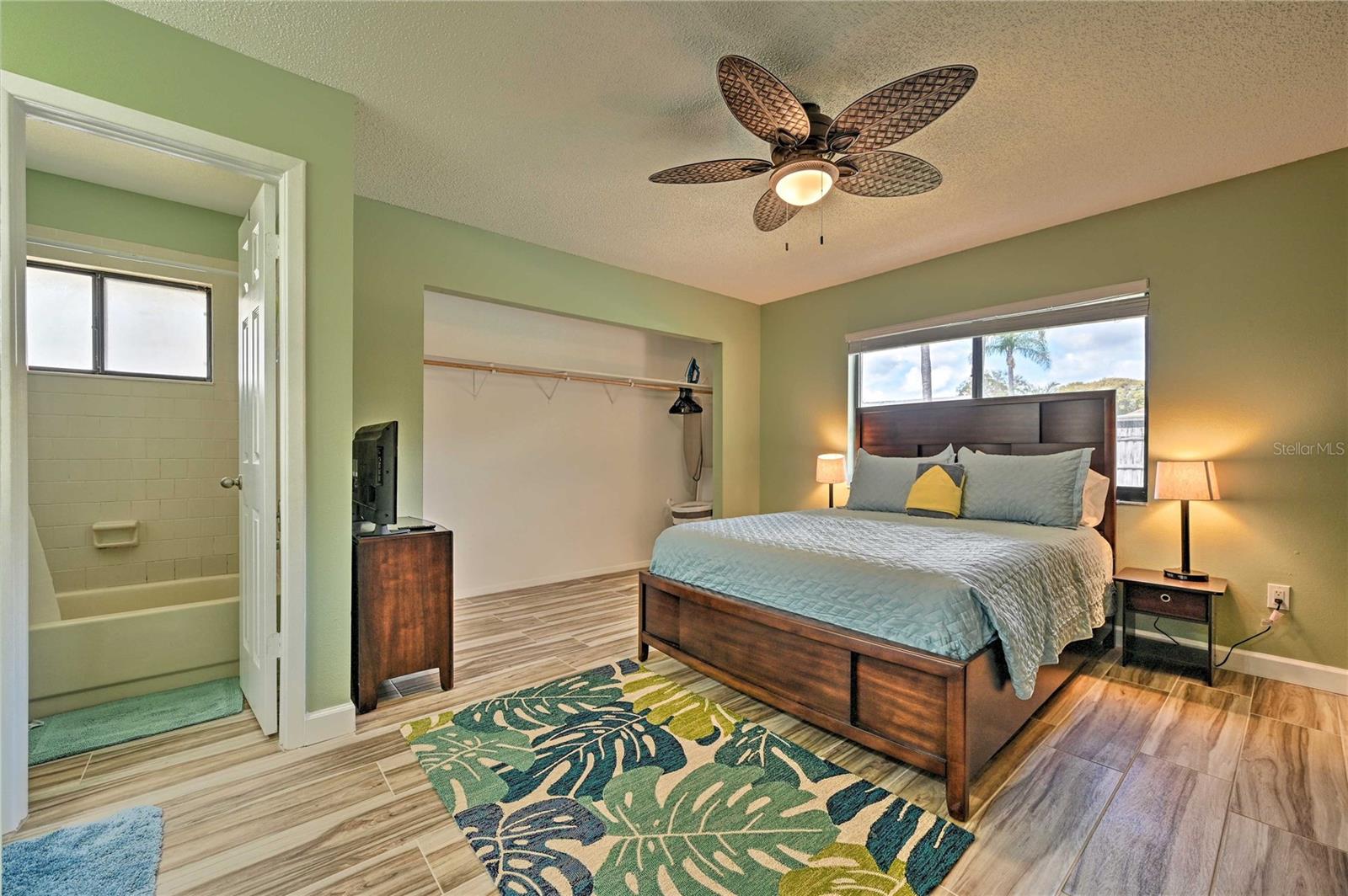 5120 NASHVILLE DR, TAMPA, FL, 33624
