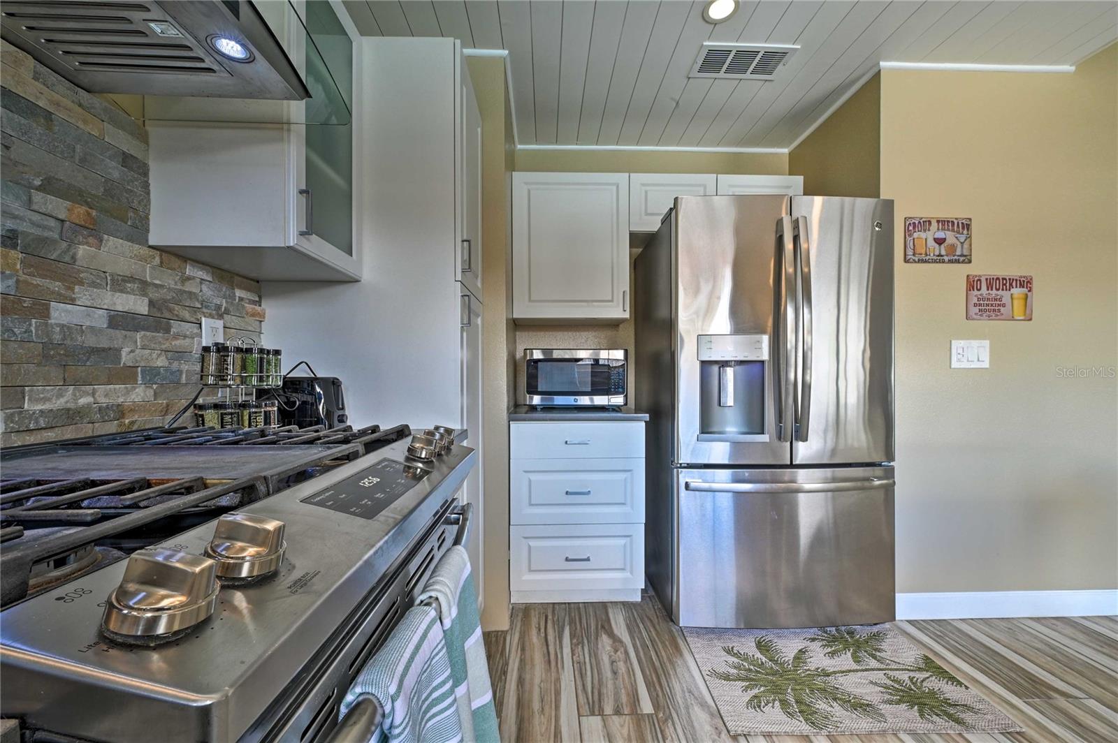 5120 NASHVILLE DR, TAMPA, FL, 33624
