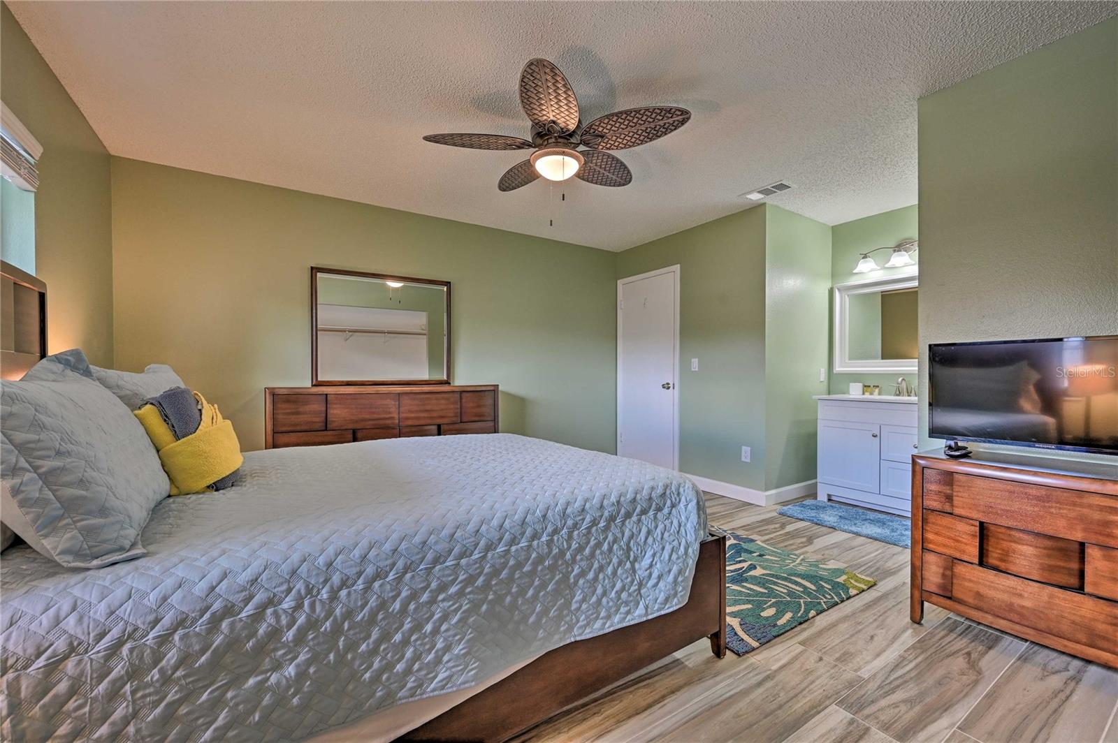 5120 NASHVILLE DR, TAMPA, FL, 33624