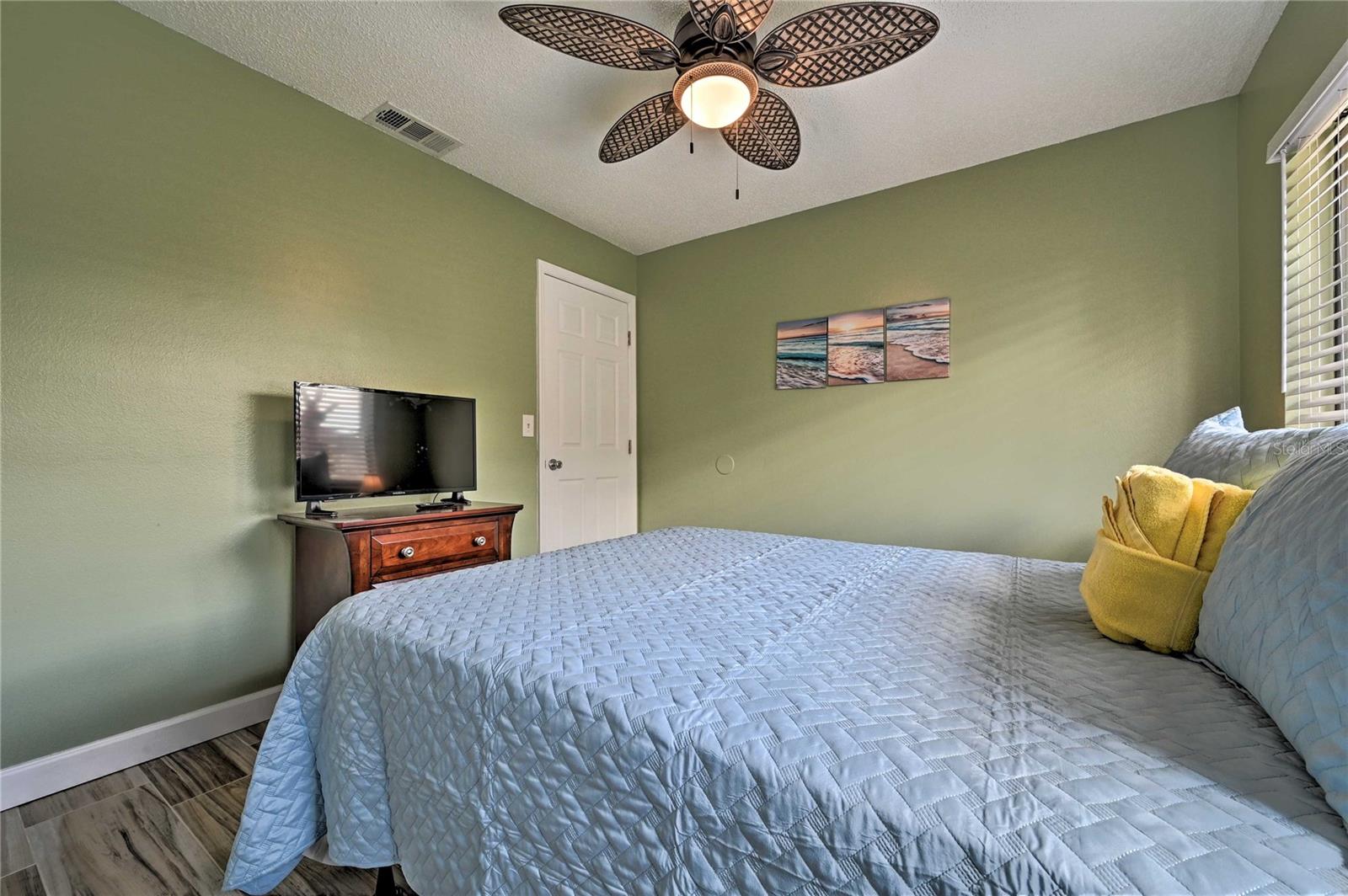 5120 NASHVILLE DR, TAMPA, FL, 33624