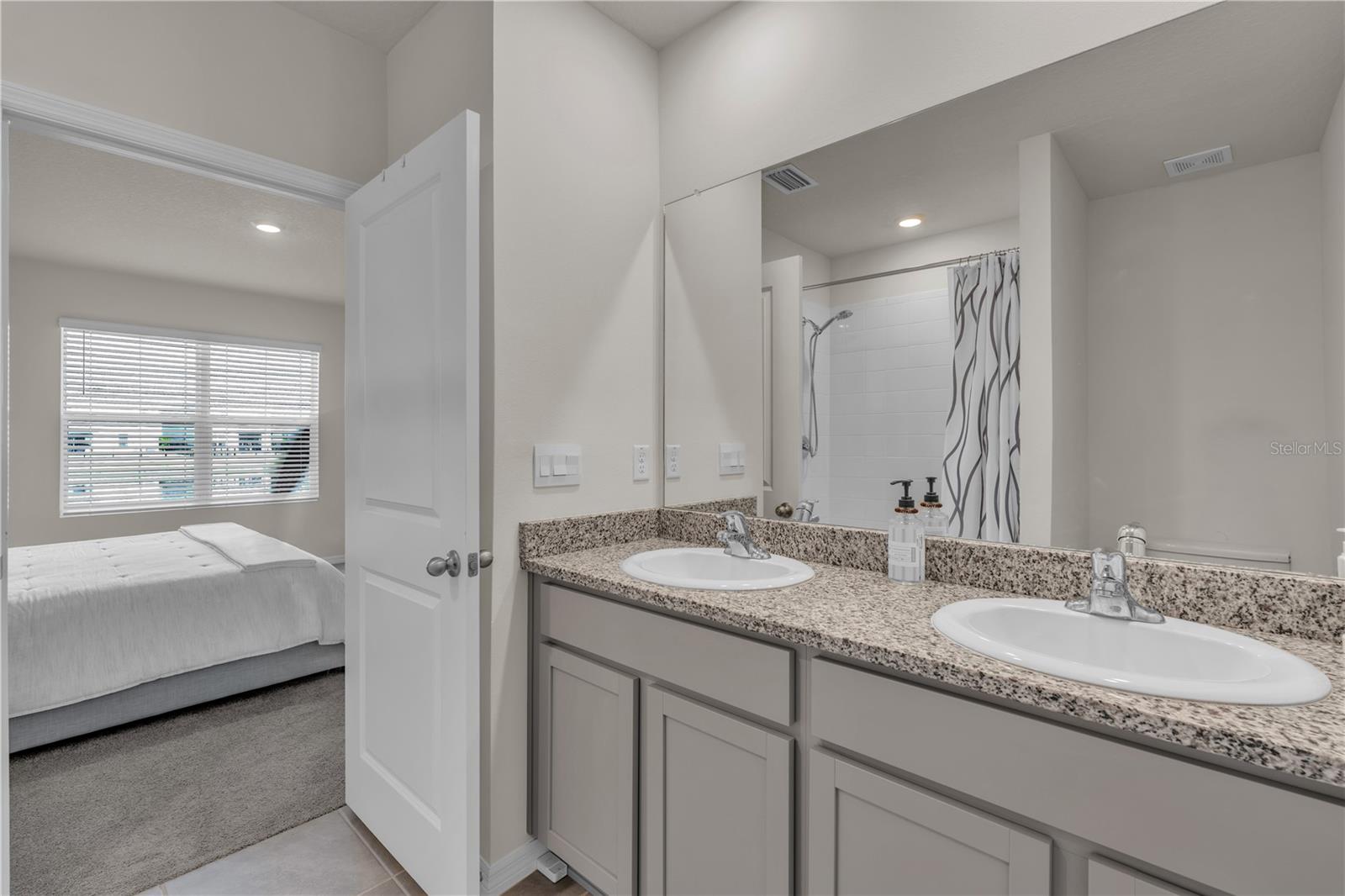 16905 YARD SPRING DR, BRADENTON, FL, 34211