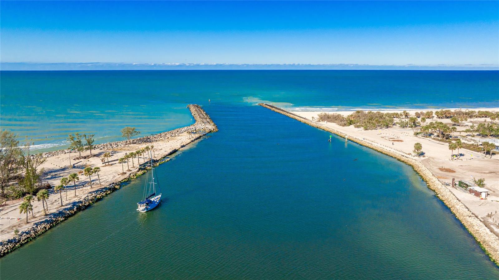 2102 CALUSA LAKES BLVD, NOKOMIS, FL, 34275