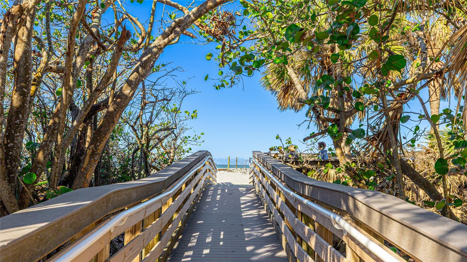 2102 CALUSA LAKES BLVD, NOKOMIS, FL, 34275