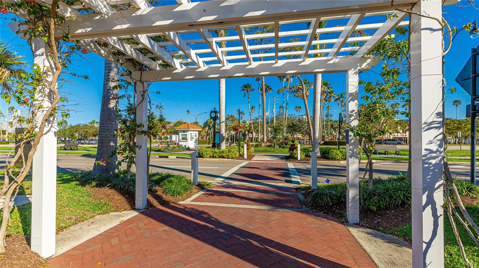 2102 CALUSA LAKES BLVD, NOKOMIS, FL, 34275