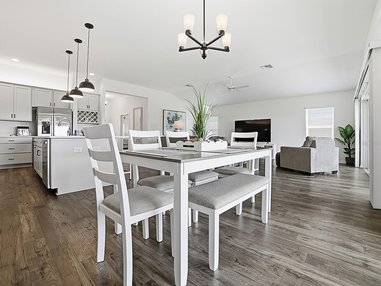 1404 HEARNS LOOP, THE VILLAGES, FL, 34762