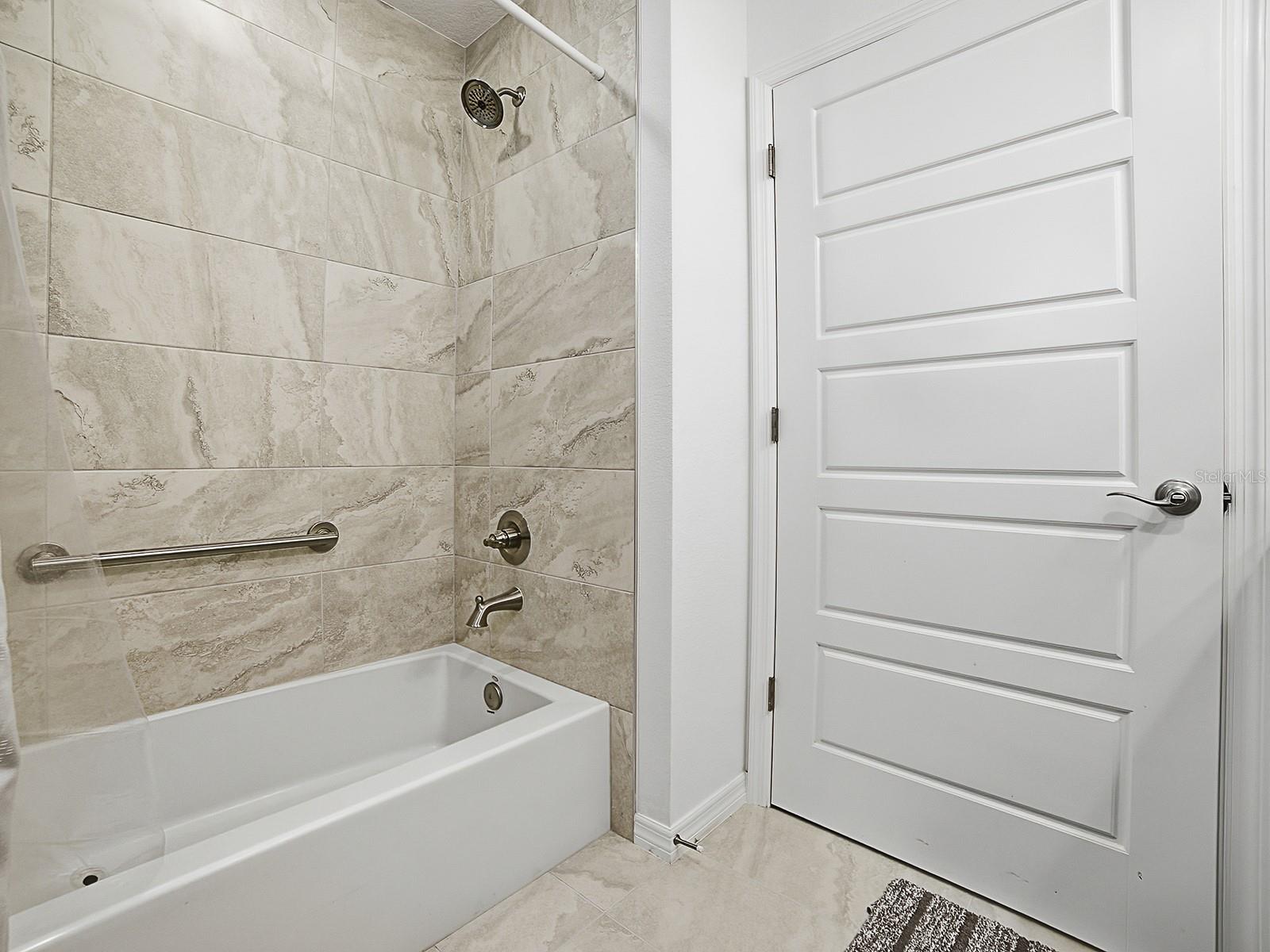 1404 HEARNS LOOP, THE VILLAGES, FL, 34762