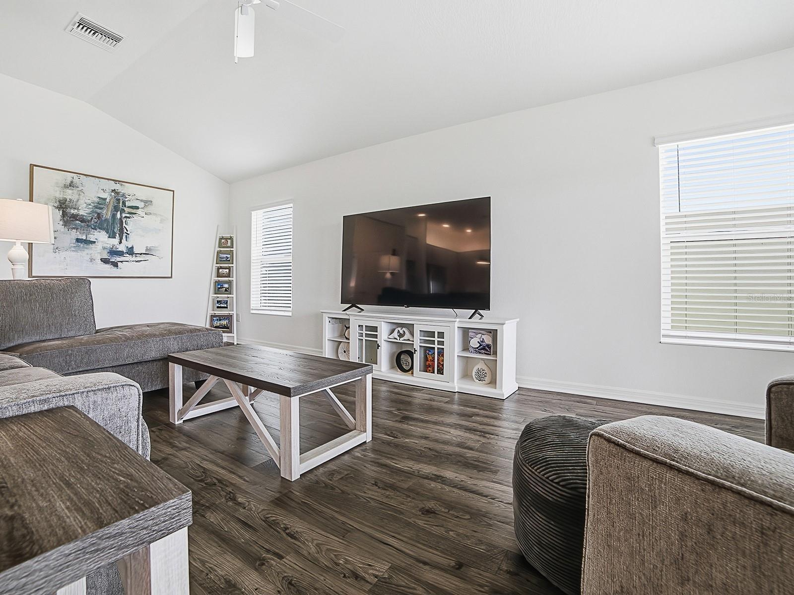 1404 HEARNS LOOP, THE VILLAGES, FL, 34762