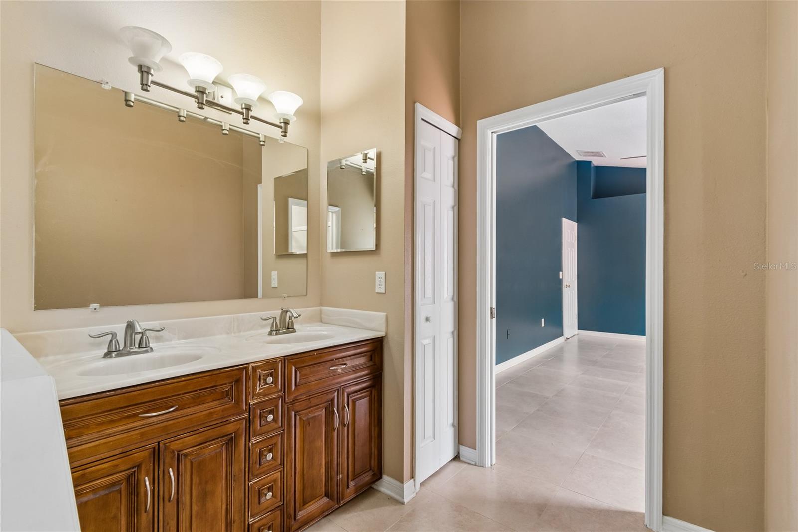 1008 OLD BARN RD, ORLANDO, FL, 32825