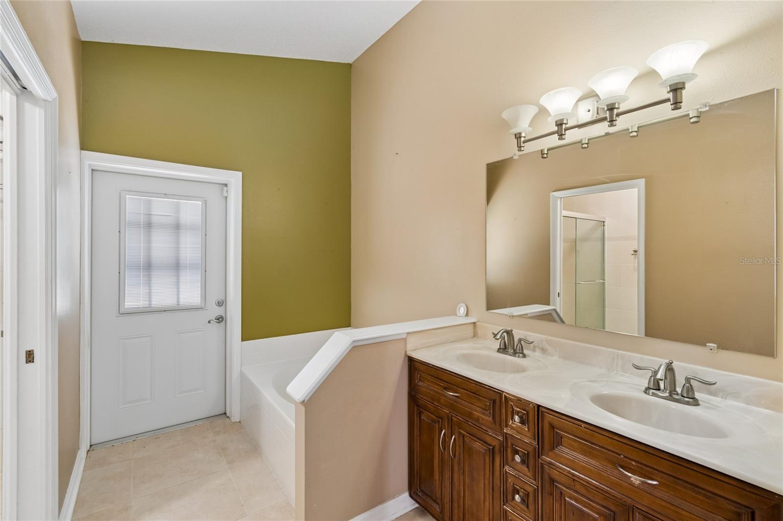 1008 OLD BARN RD, ORLANDO, FL, 32825