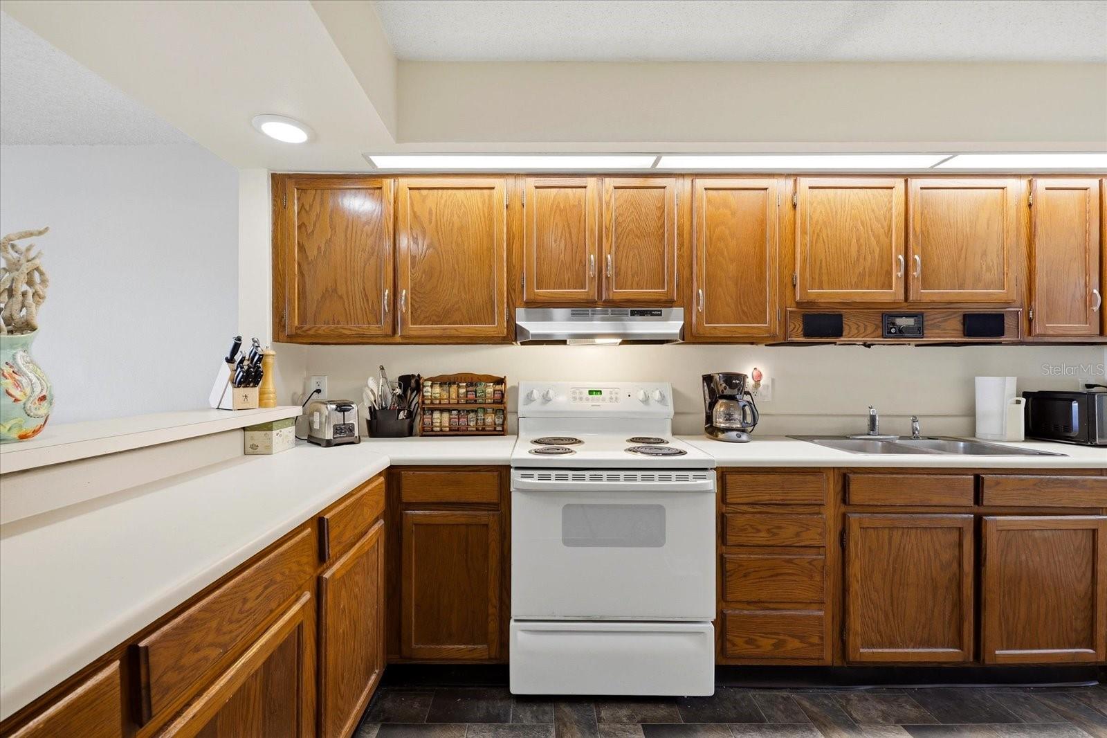 818 BAHIA DEL SOL DR #28, RUSKIN, FL, 33570