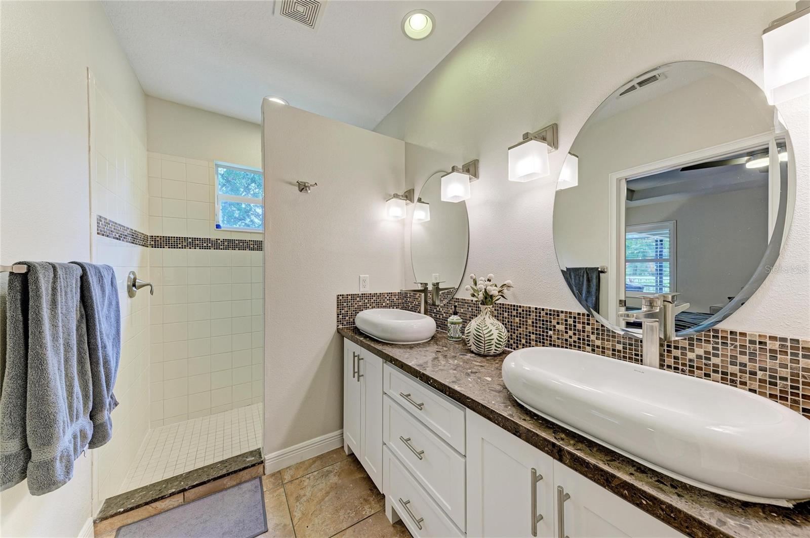 11960 FOREST PARK CIR, BRADENTON, FL, 34211