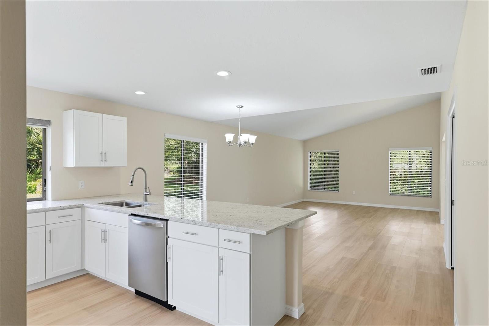 6403 PELICAN DR, BRADENTON, FL, 34210