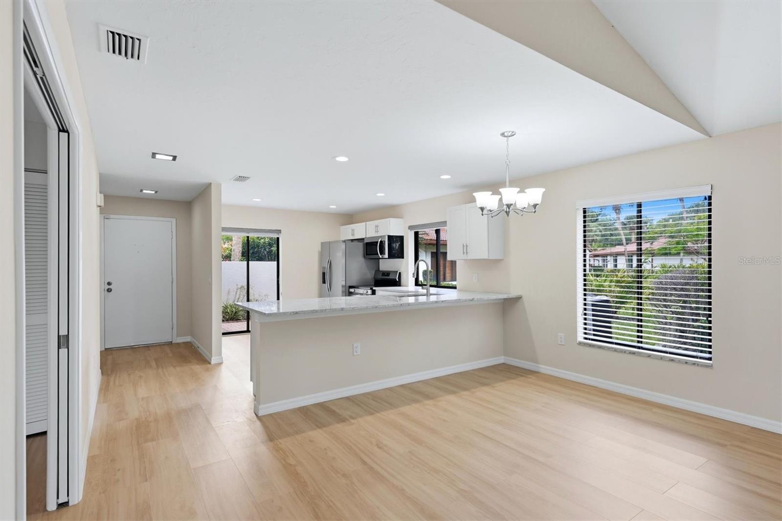 6403 PELICAN DR, BRADENTON, FL, 34210