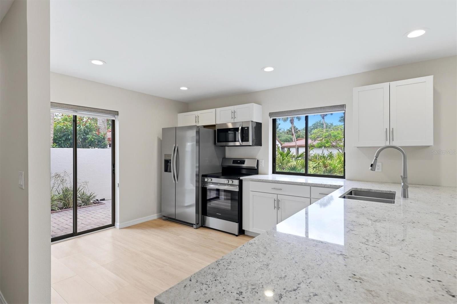 6403 PELICAN DR, BRADENTON, FL, 34210