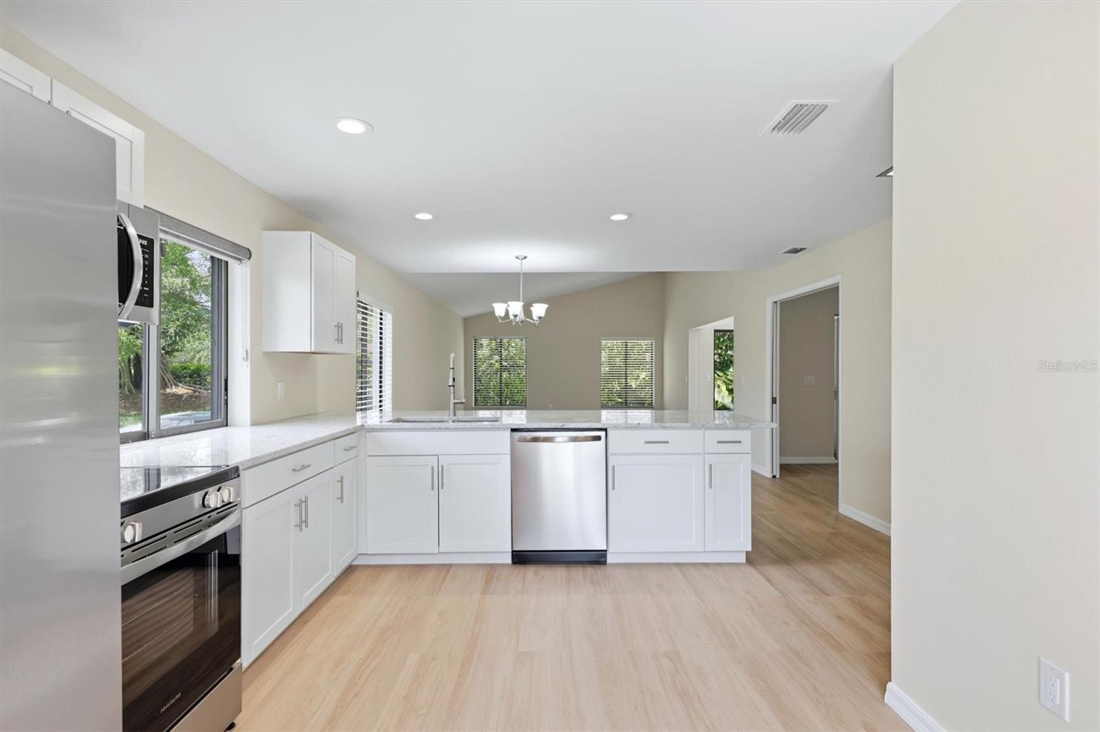6403 PELICAN DR, BRADENTON, FL, 34210