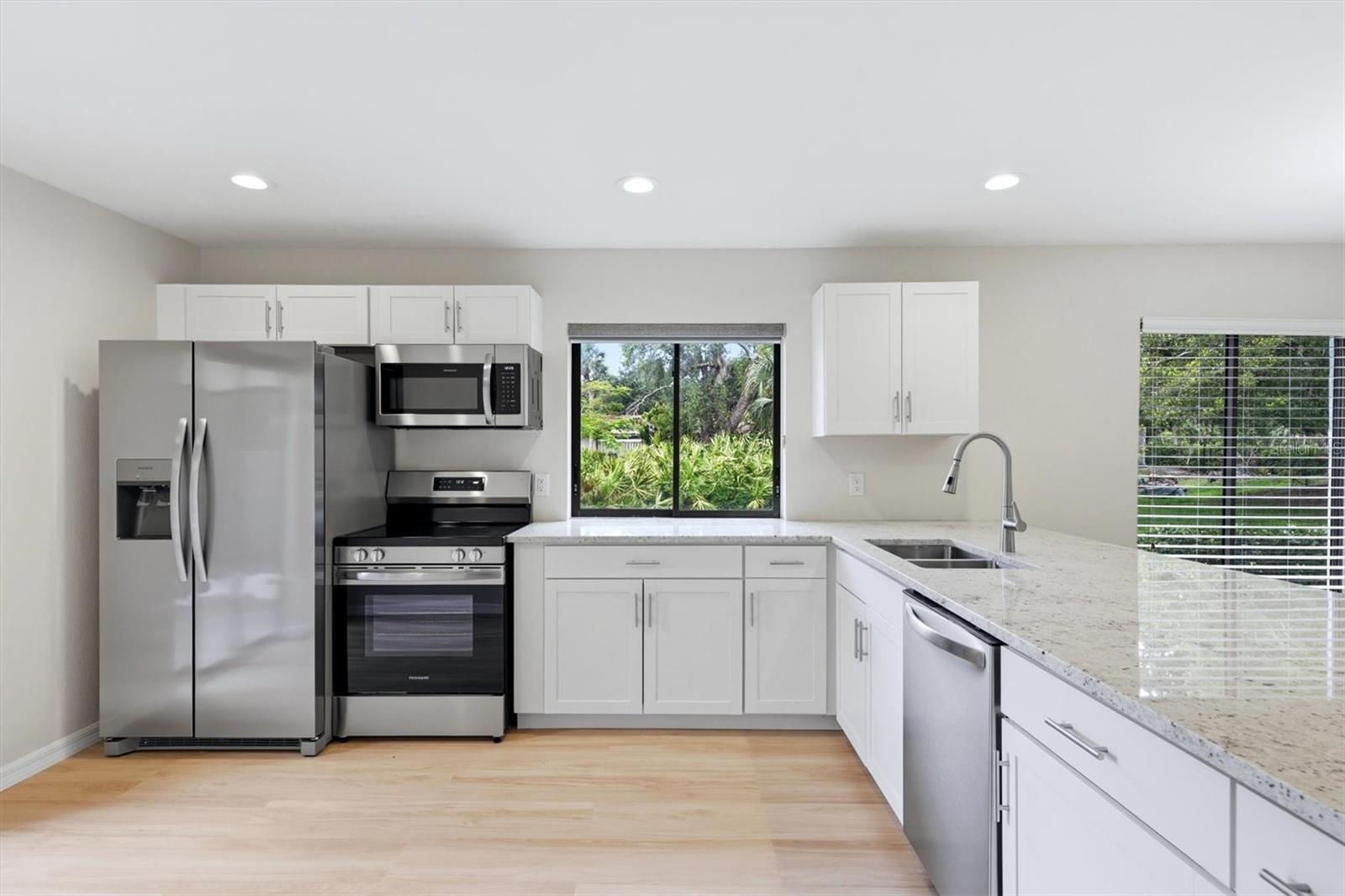 6403 PELICAN DR, BRADENTON, FL, 34210