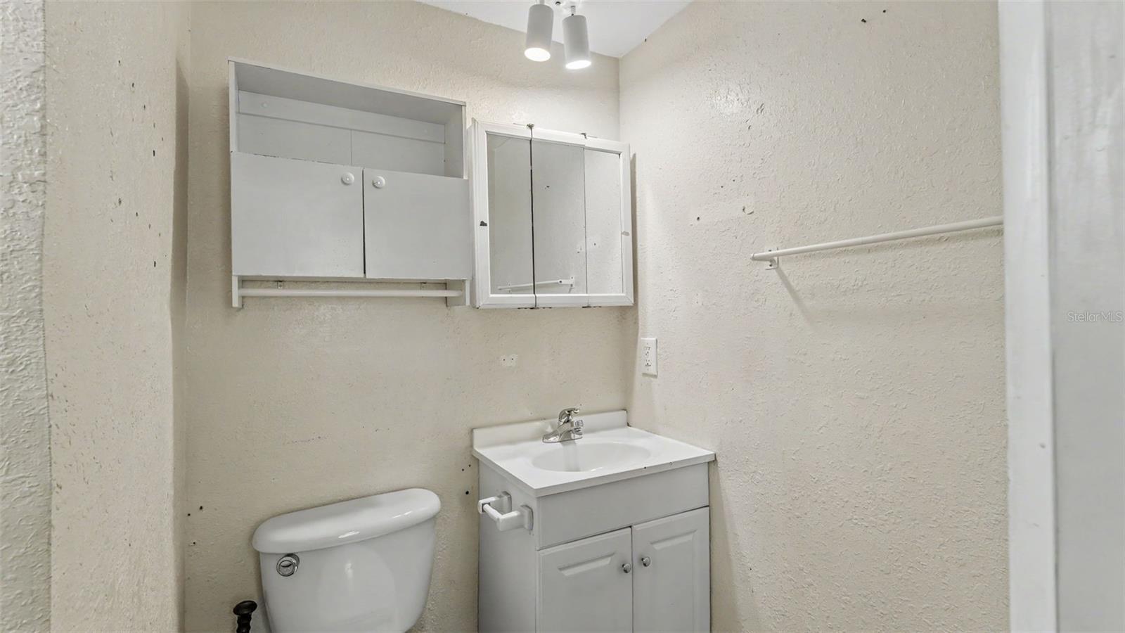 703 W ALAMO DR, LAKELAND, FL, 33813
