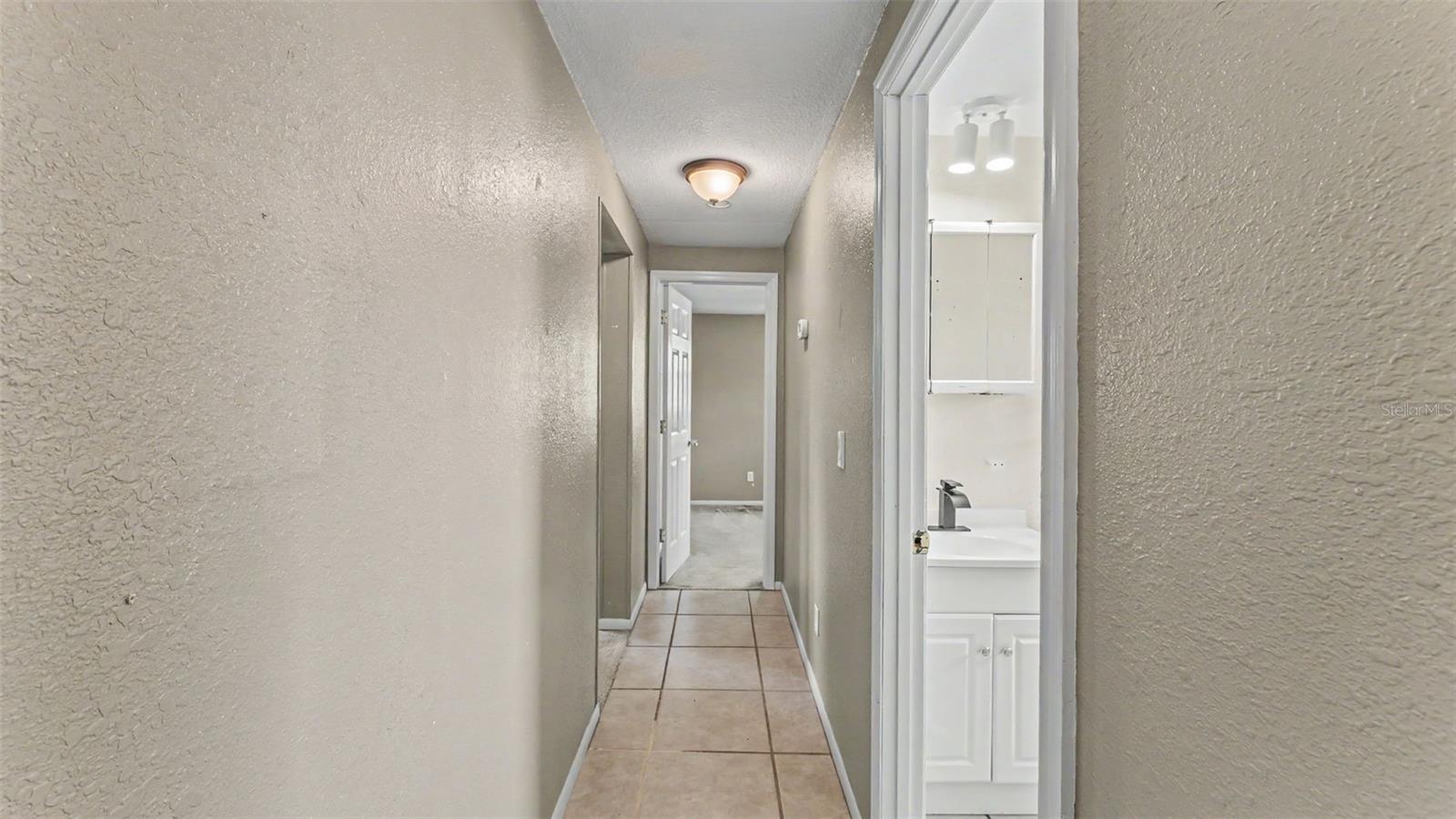 703 W ALAMO DR, LAKELAND, FL, 33813