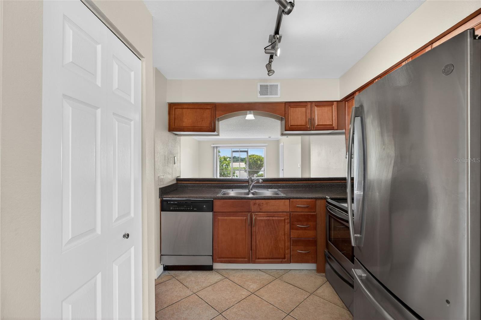 10125 SAILWINDS BLVD N #104, LARGO, FL, 33773