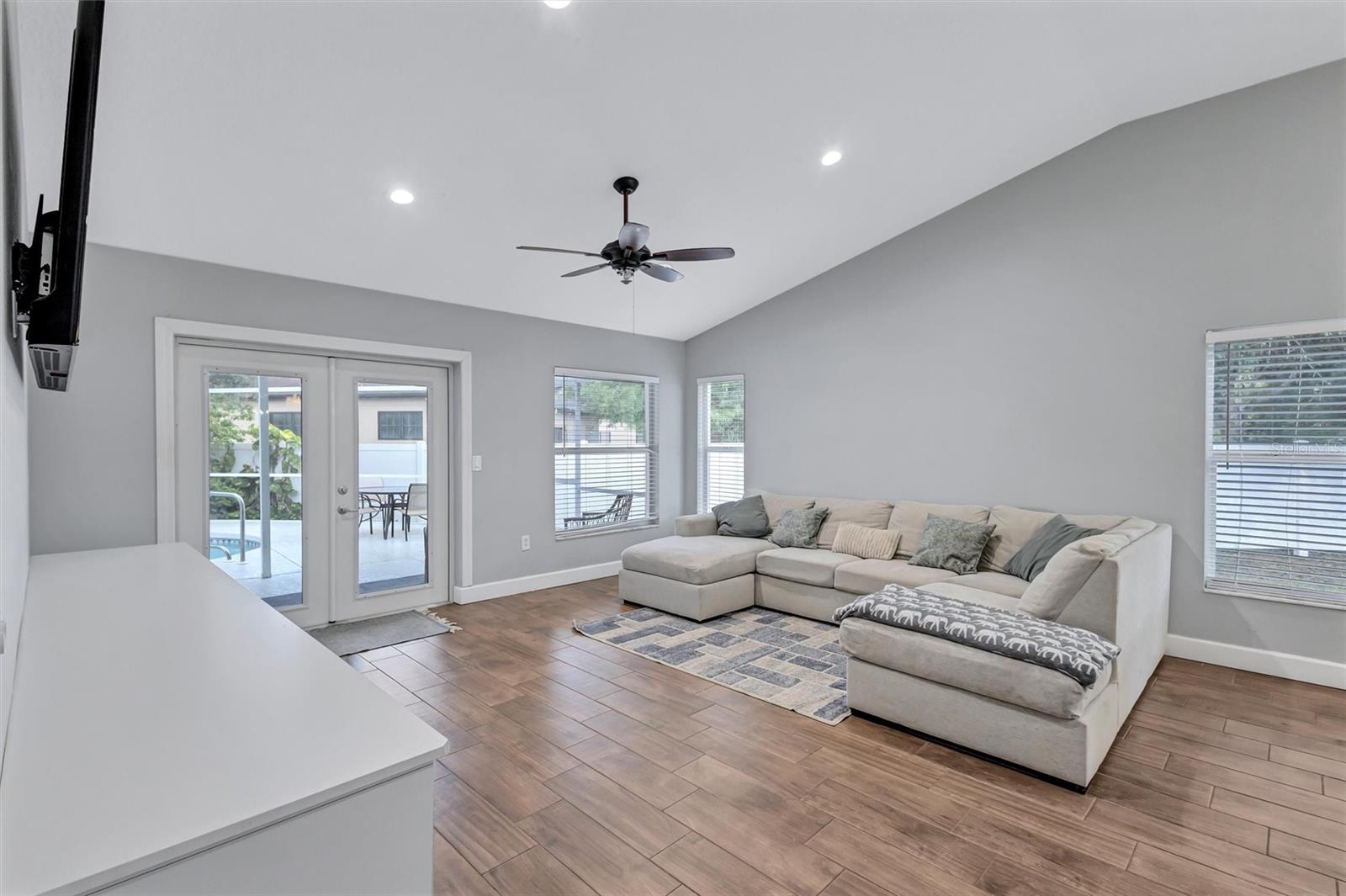 4909 6TH AVE E, BRADENTON, FL, 34208